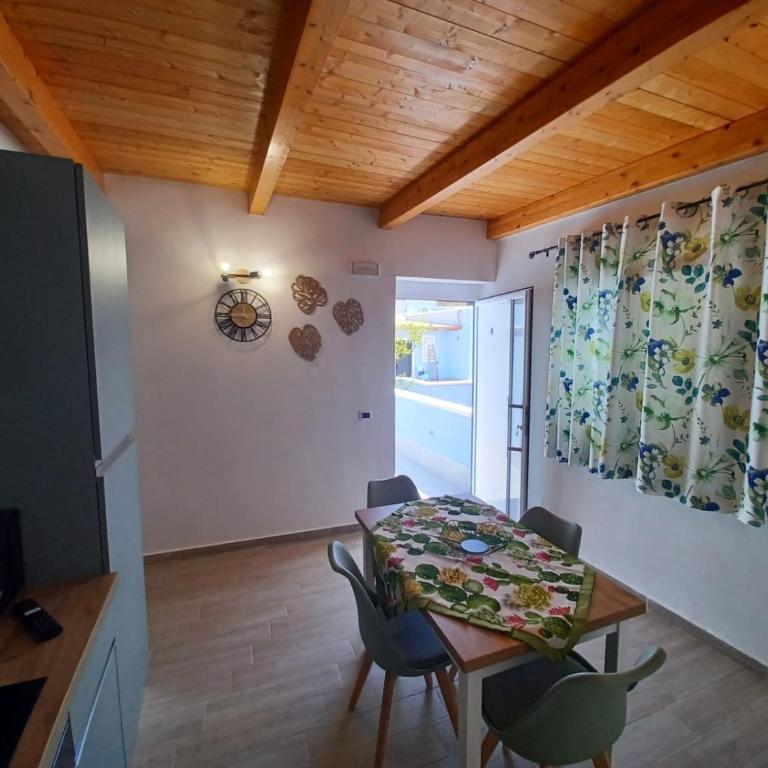 Locazione Turistica Sole Mare - Camera Quadrupla con Balcone - 2