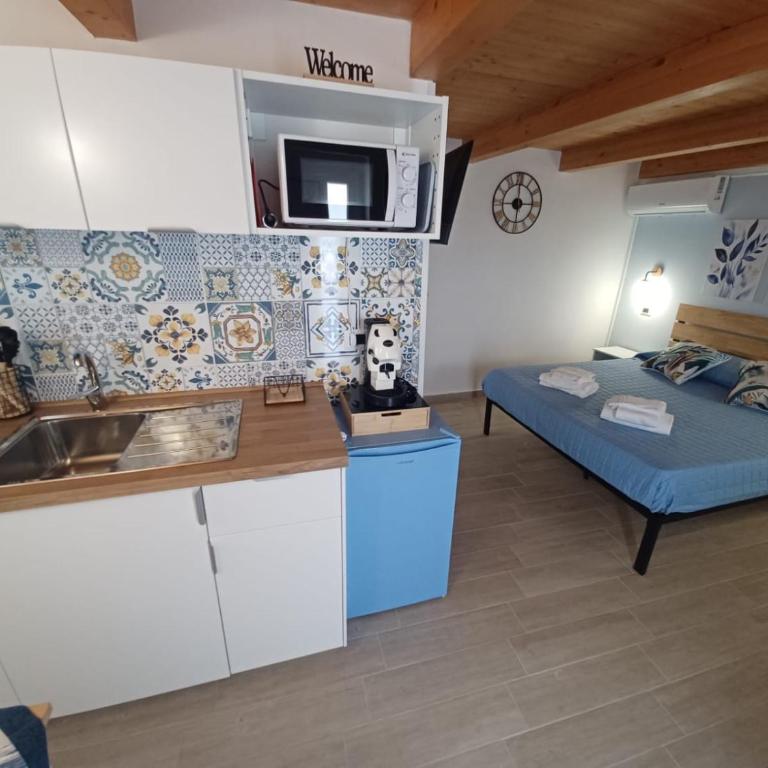 Locazione Turistica Sole Mare - Camera Matrimoniale Deluxe con Balcone e Vista Mare - 9
