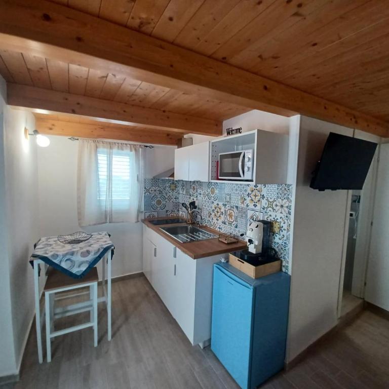 Locazione Turistica Sole Mare - Camera Matrimoniale Deluxe con Balcone e Vista Mare - 10