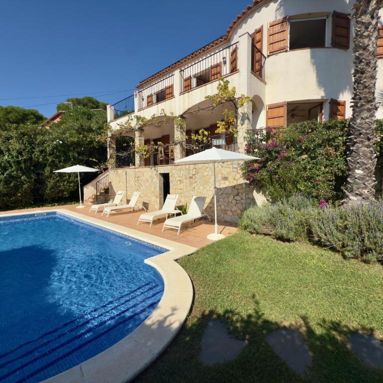 Beautiful Spacious Villa with Mountain View and Private Pool - Villa con piscina privada - 44