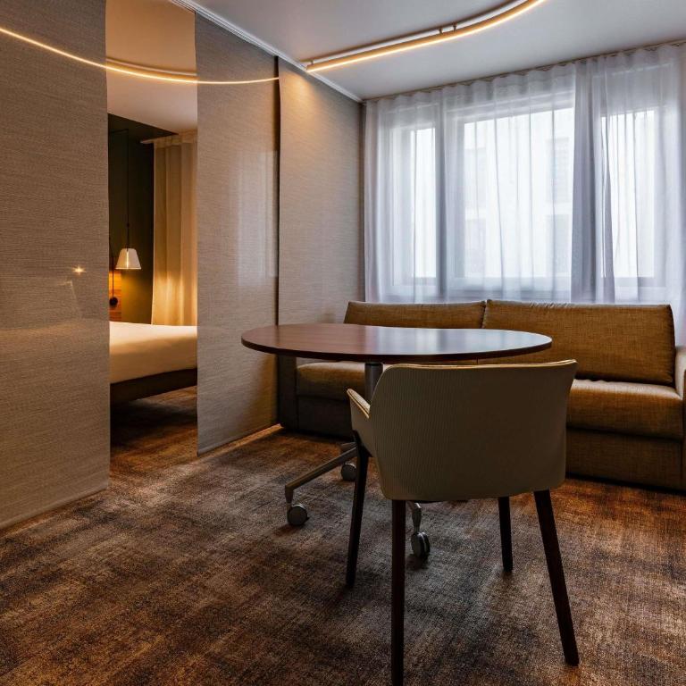 Novotel Suites Reims Centre - Suite Exécutive avec 1 Lit King-Size et Canapé Convertible en 2 Lits Simples - 8