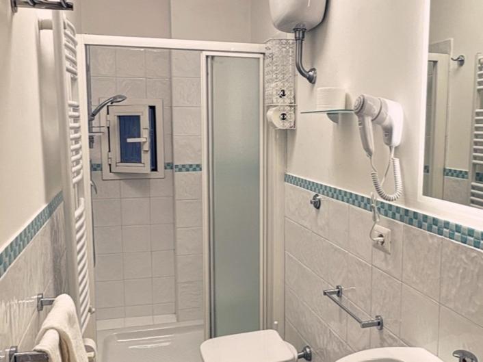 GuestHost - Spacious Apartment near Colosseum - Appartement 3 Chambres - 9