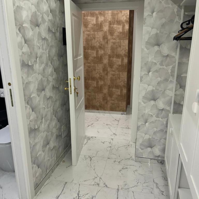 Guest House Rojo - Termini station Rome - Camera Matrimoniale con Bagno Privato - 14