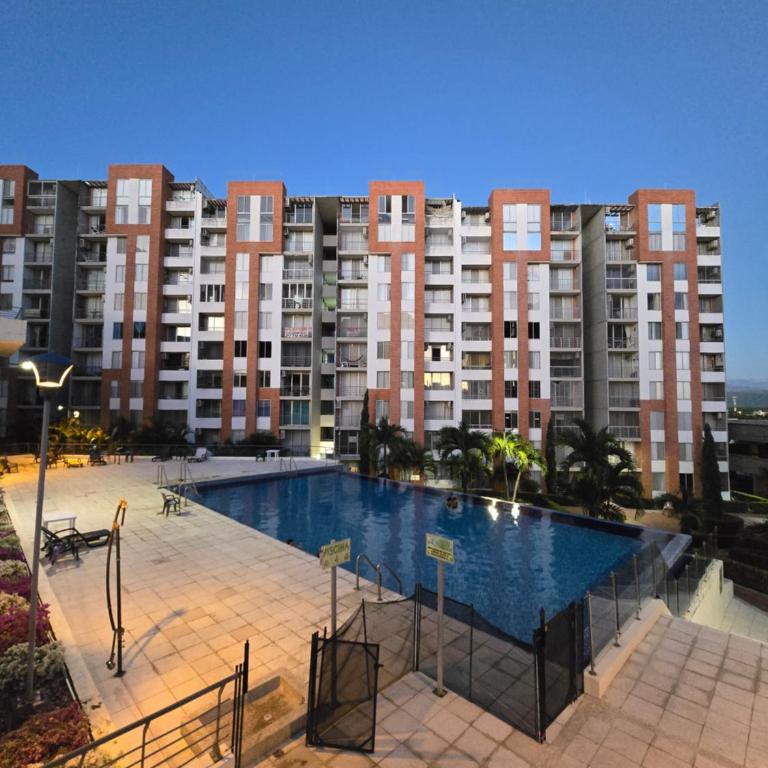 Espectacular Apto de 3 Habitaciones con piscina y parqueadero gratuito excelente relacion calidad precio - Apartamento de 3 dormitorios - 7