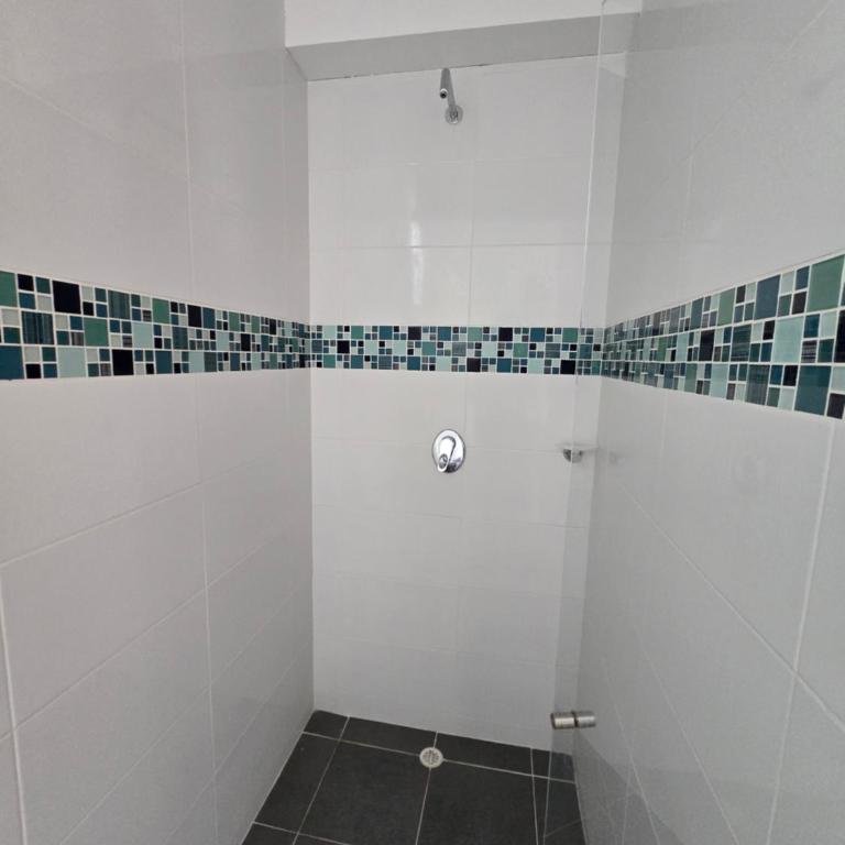 Espectacular Apto de 3 Habitaciones con piscina y parqueadero gratuito excelente relacion calidad precio - Apartamento de 3 dormitorios - 18