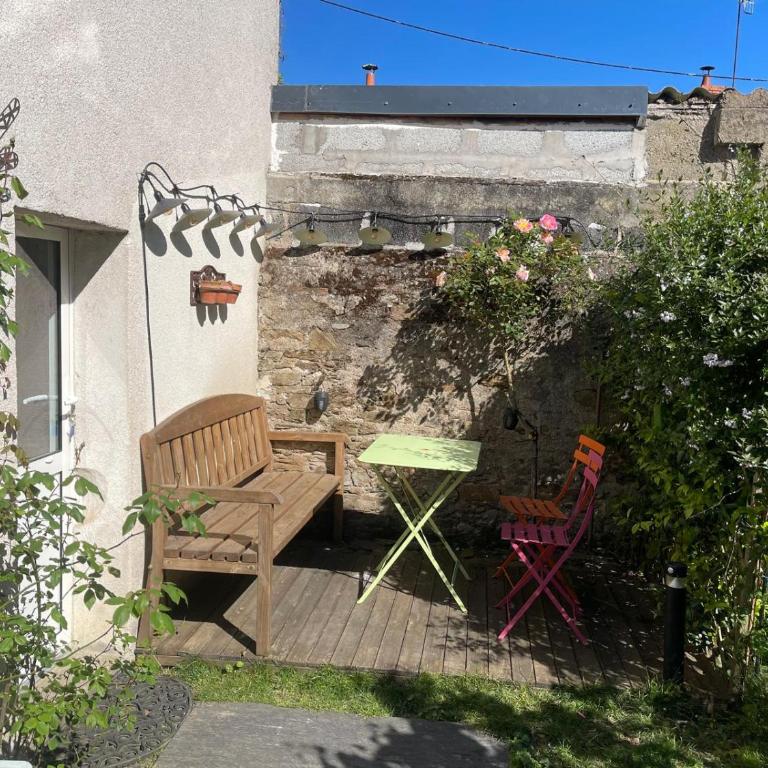 Maison indépendante cosy avec terrasse privée - La Laiterie - Chambre Triple - Vue sur Jardin - 1