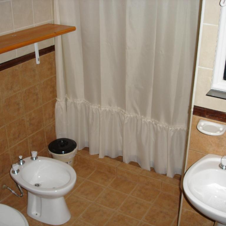 Complejo Lago Chico - Habitación Cuádruple con baño privado - 2