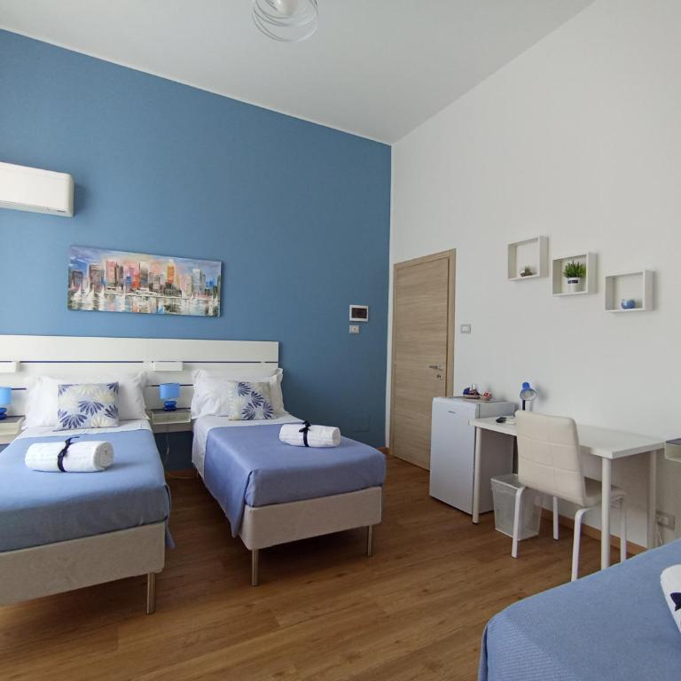 Verga 29 House - Triple Room with Private Bathroom - 20