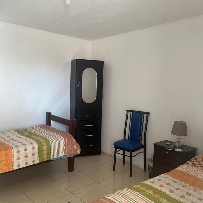 Hab baño compartido, 10 cdas Plaza de Armas, con terraza y vista a los volcanes - Habitación Doble con baño compartido - 2 camas - 1