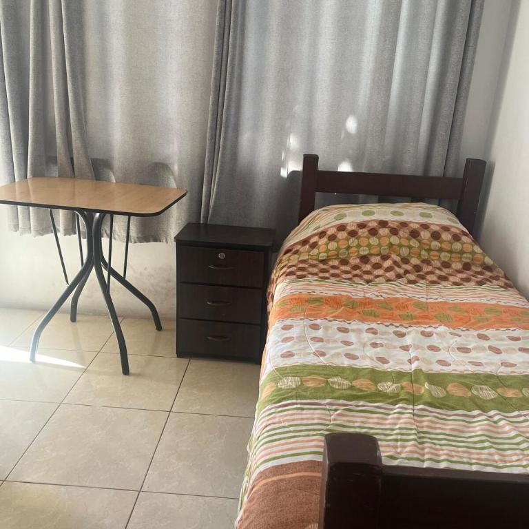 Hab baño compartido, 10 cdas Plaza de Armas, con terraza y vista a los volcanes - Habitación Doble con baño compartido - 2 camas - 21