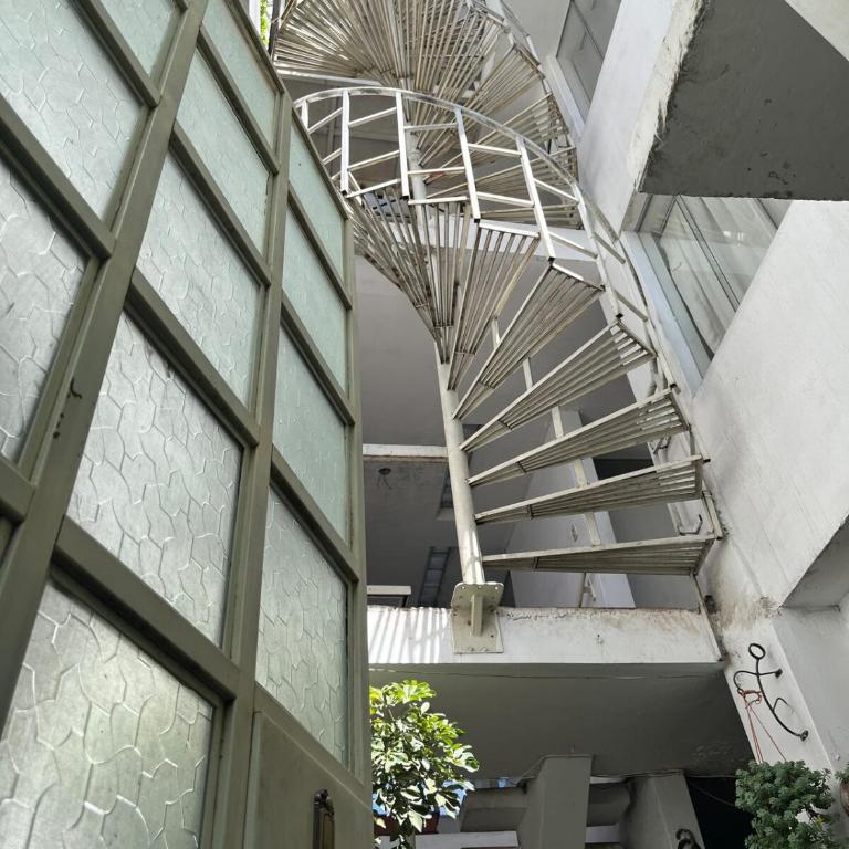 Hab baño compartido, 10 cdas Plaza de Armas, con terraza y vista a los volcanes - Habitación Doble con baño compartido - 2 camas - 19