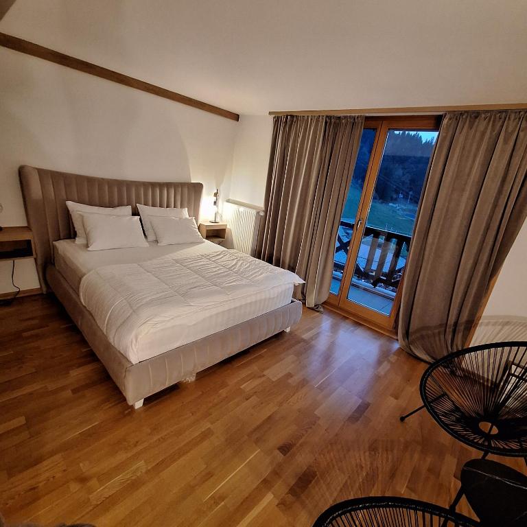 Aparthotel Vucko, depandans, U452 sa pogledom na stazu - private host - Apartment with Balcony - 10