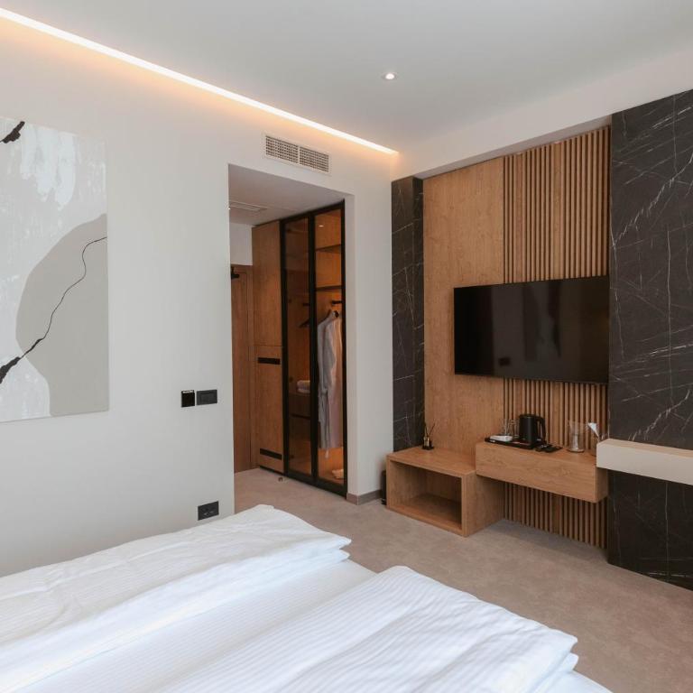Tradicija Hotel - Dvokrevetna Soba sa Bračnim Krevetom i Sopstvenim Kupatilom - 6