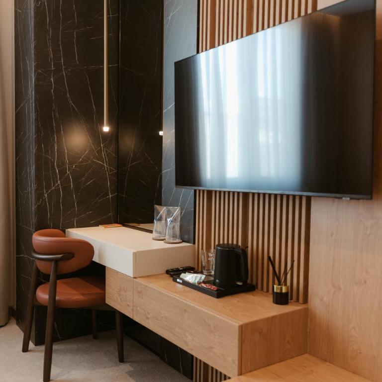 Tradicija Hotel - Dvokrevetna Soba sa Bračnim Krevetom i Sopstvenim Kupatilom - 17