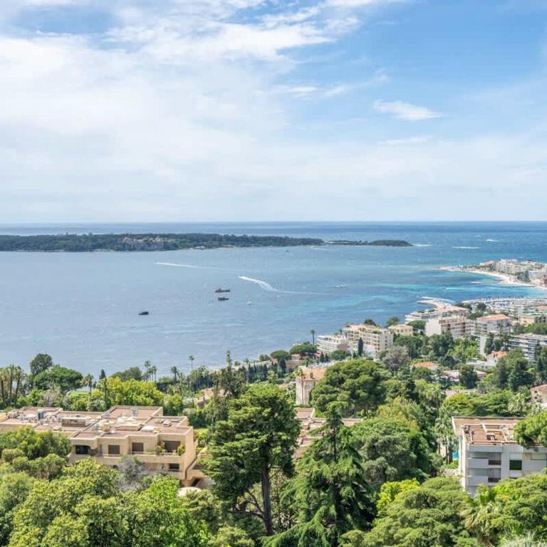 Duplex Luxueux avec vue mer - Appartement - 24