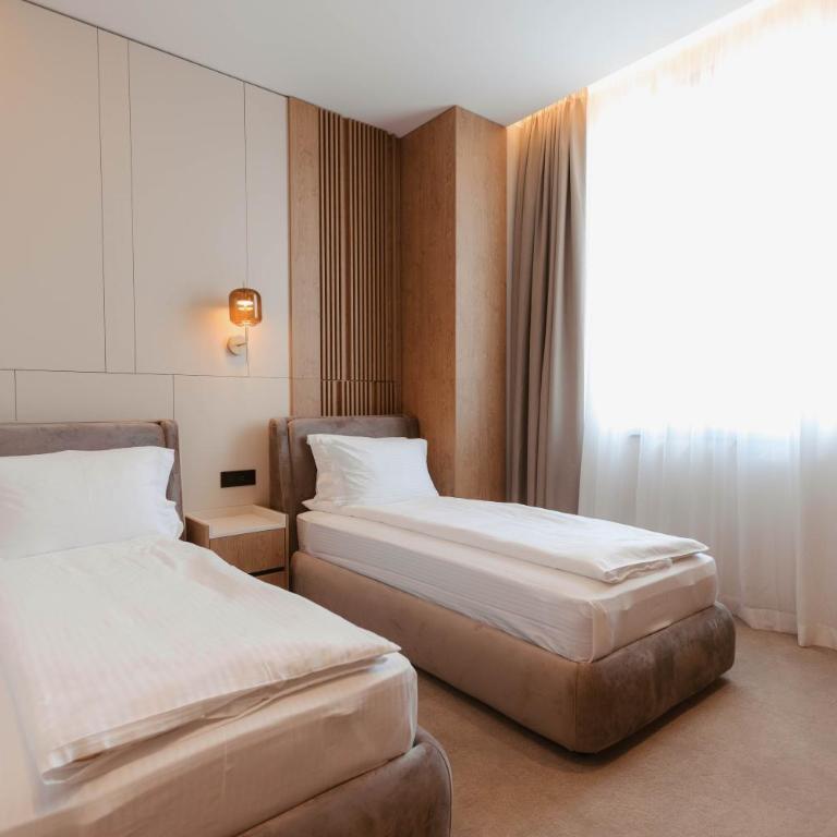 Tradicija Hotel - Dvokrevetna Soba sa Zasebnim Krevetom i Sopstvenim Kupatilom - 15