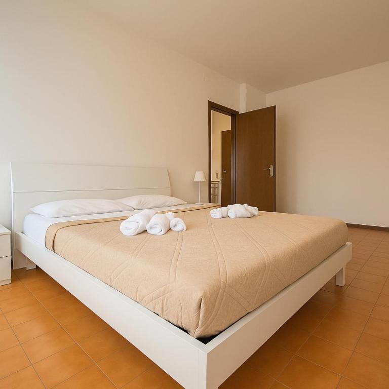 -10 minutes from the station- - 5 beds- - Apartment mit 3 Schlafzimmern - 3