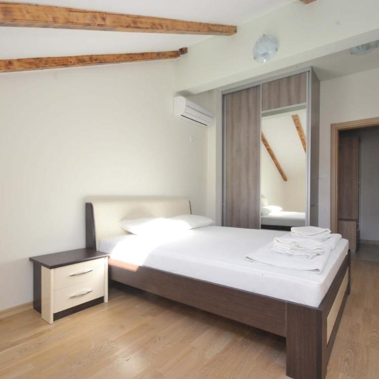Adriatic Residence - Apartman s 3 Spavaće Sobe i Pogledom na Planinu - 4