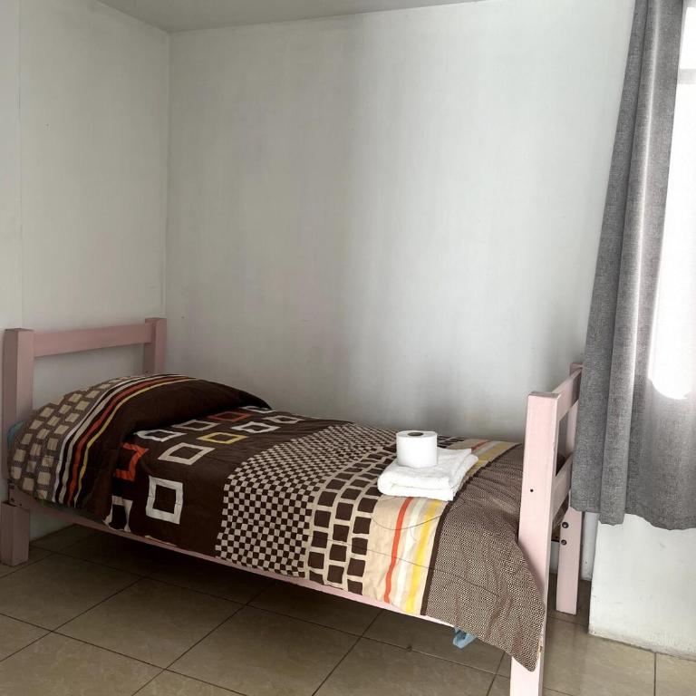 Estudiantes UTP o Voluntarios Hab vista a los Volcanes y terraza baño compartido - Single Room with Shared Bathroom - 1
