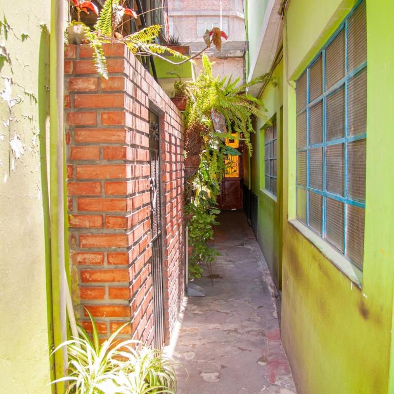 Estudiantes UTP o Voluntarios Hab vista a los Volcanes y terraza baño compartido - Single Room with Shared Bathroom - 15