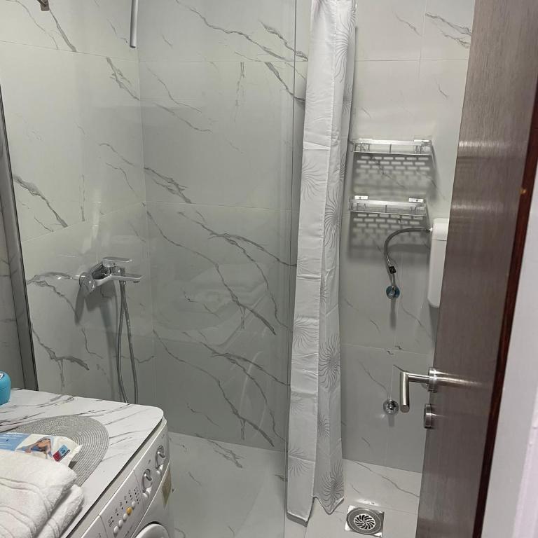 Panorama centar, free parking - Two-Bedroom Apartment - 8
