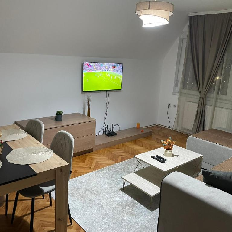 Panorama centar, free parking - Two-Bedroom Apartment - 9