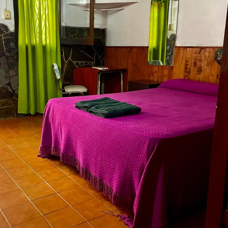 Hosteria Rosales - Triple Room with Private Bathroom - 4