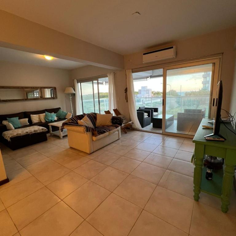 Semipiso de Categoria con Vista al Mar - Apartamento de 2 dormitorios - 2