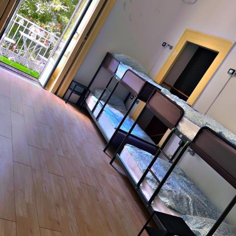 Hostel Dolce di Monica - Bed in 8-Bed Mixed Dormitory Room - 2