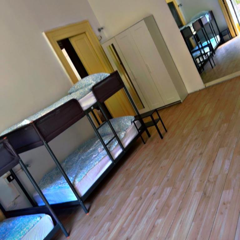 Hostel Dolce di Monica - Bed in 8-Bed Mixed Dormitory Room - 1