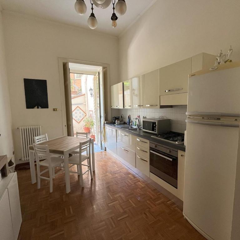 Historic Vomero Apartment with Secluded Patio - Appartamento con Terrazza - 5