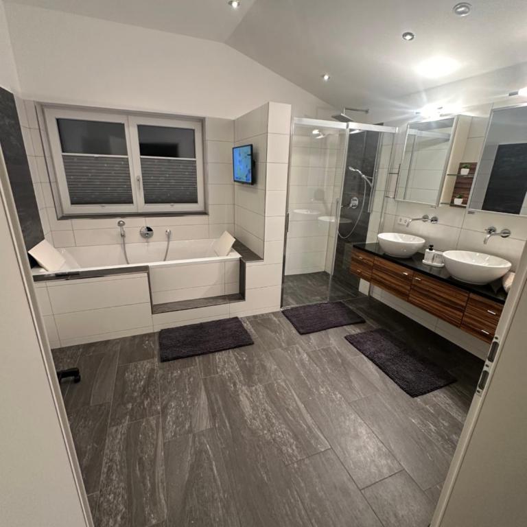 Leos Suite Appartement - Estudio con cama extragrande y sofá cama - 7