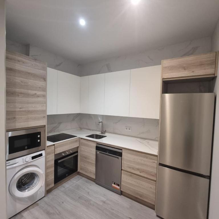 Urban Suites Aluche - Two-Bedroom Apartment - 5