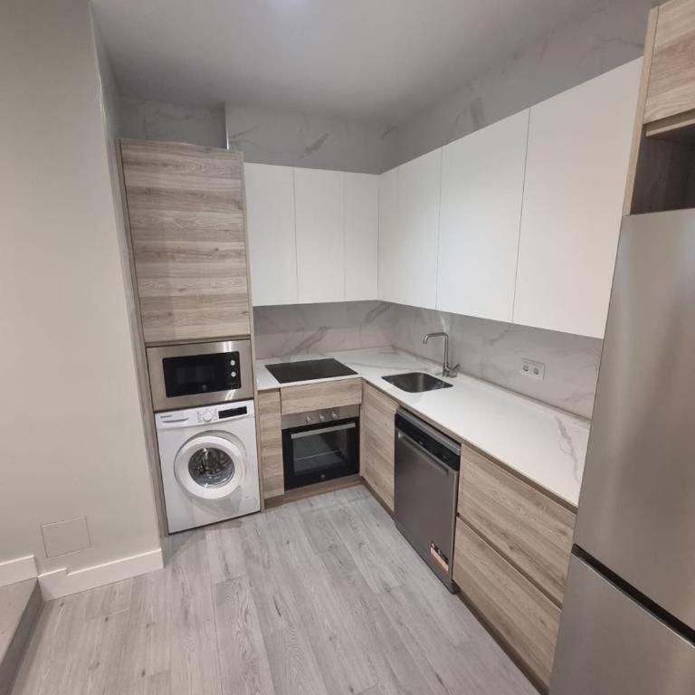 Urban Suites Aluche - Two-Bedroom Apartment - 8