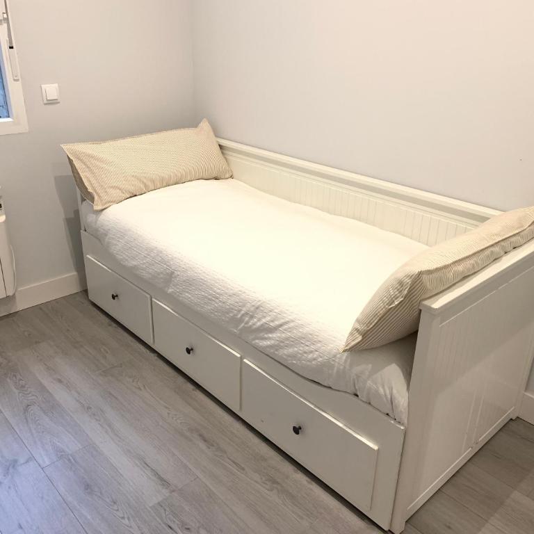 Urban Suites Aluche - Two-Bedroom Apartment - 12