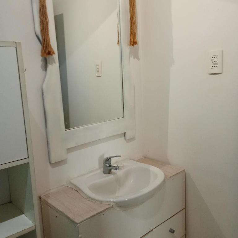Cómodo y económico departamento en segundo piso - Two-Bedroom Apartment - 8