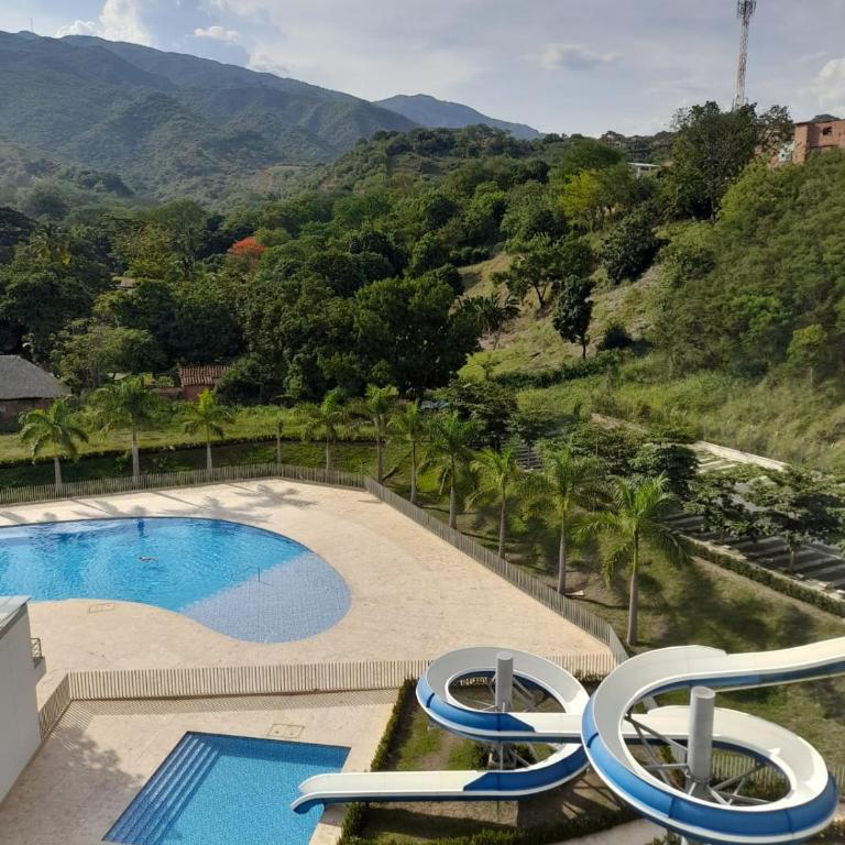 Agradable y confortable apto vacacional en Santa Fé de Antioquia-Colombia dentro de condominio con piscina, tobogán, zonas recreativas, jardines y espectacular vista - Apartamento de 2 dormitorios - 7