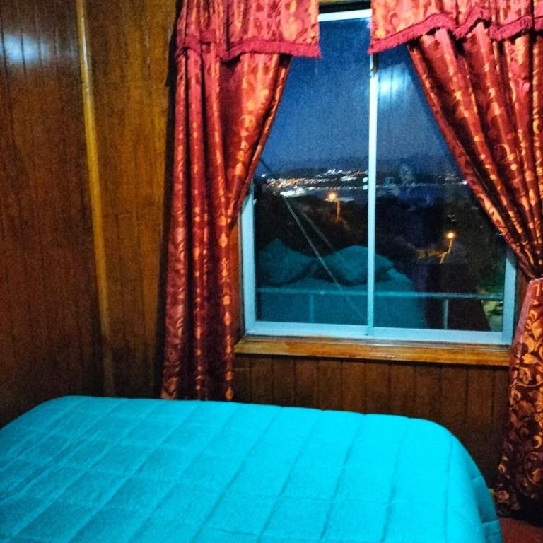 Beautiful wooden cabin, with direct ocean view - Two-Bedroom House - 9