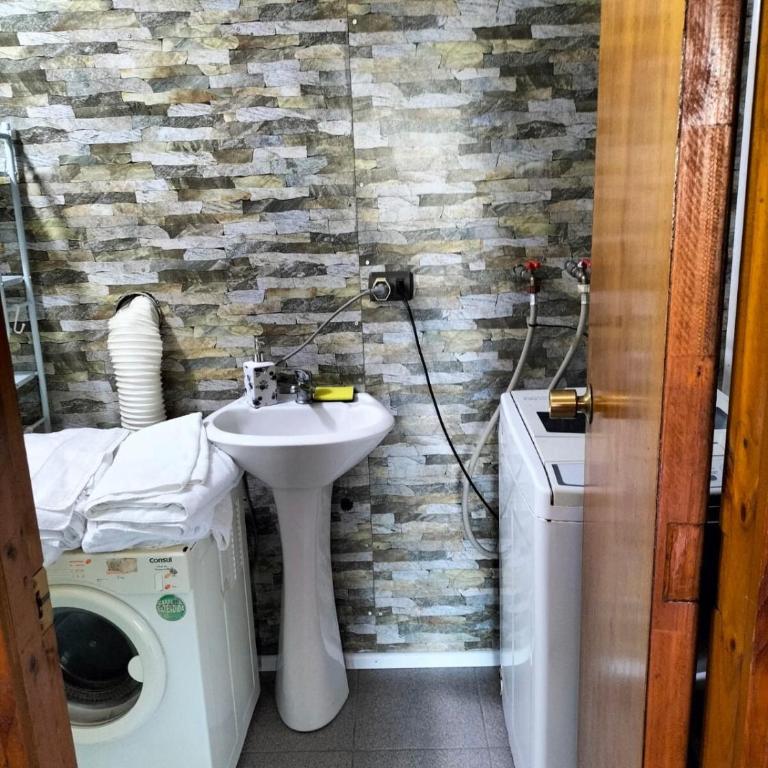 Beautiful wooden cabin, with direct ocean view - Two-Bedroom House - 10