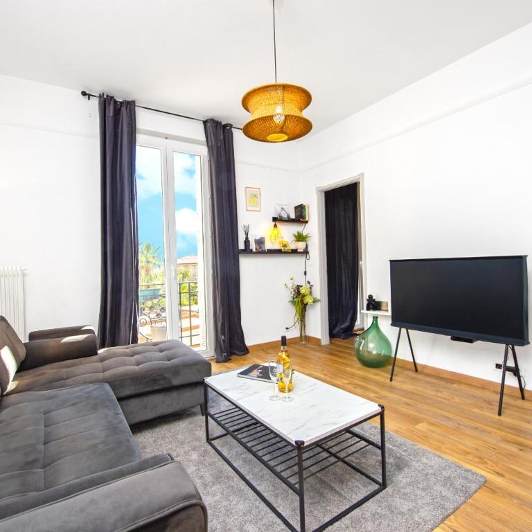 Tout confort au centre-ville et près de la mer - One-Bedroom Apartment - 2