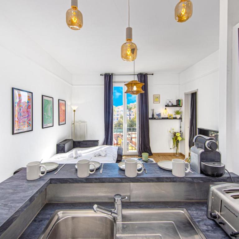 Tout confort au centre-ville et près de la mer - One-Bedroom Apartment - 6