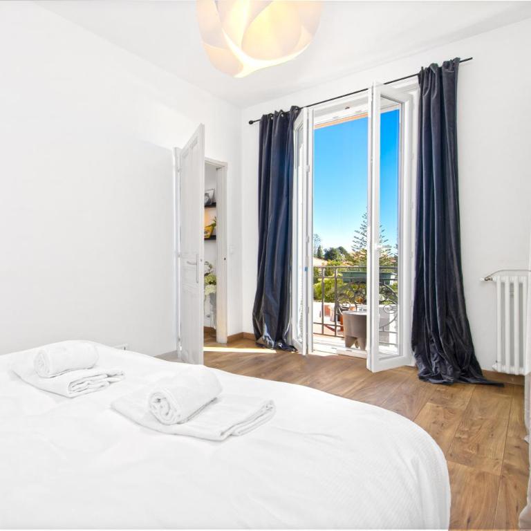 Tout confort au centre-ville et près de la mer - One-Bedroom Apartment - 10