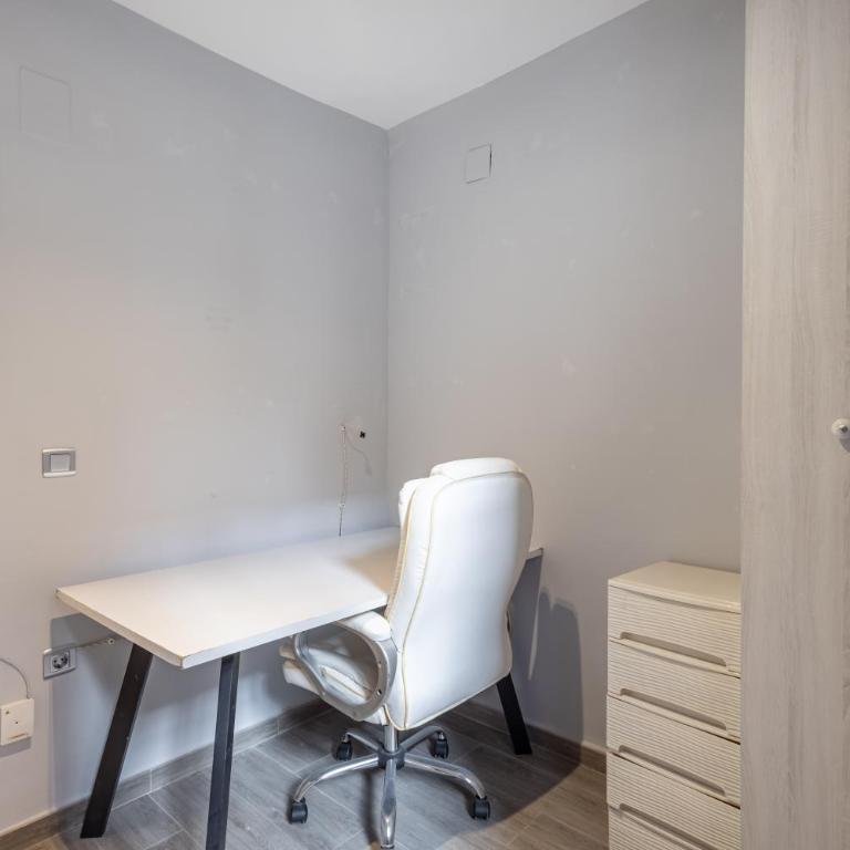 Apartamento de lujo junto a la Catedral - Three-Bedroom Apartment - 10