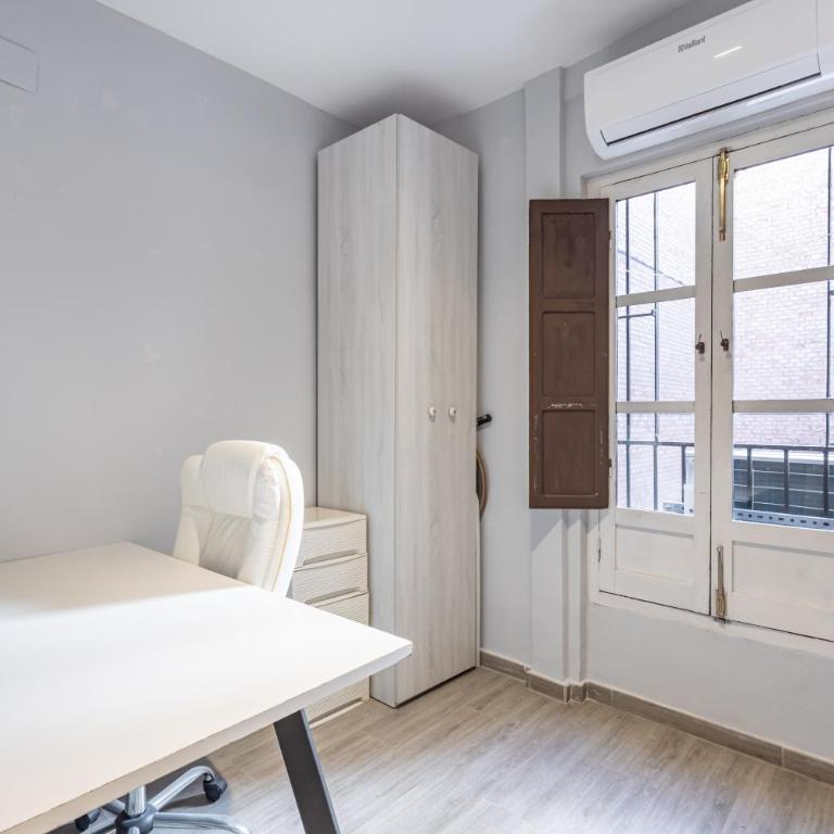 Apartamento de lujo junto a la Catedral - Three-Bedroom Apartment - 14