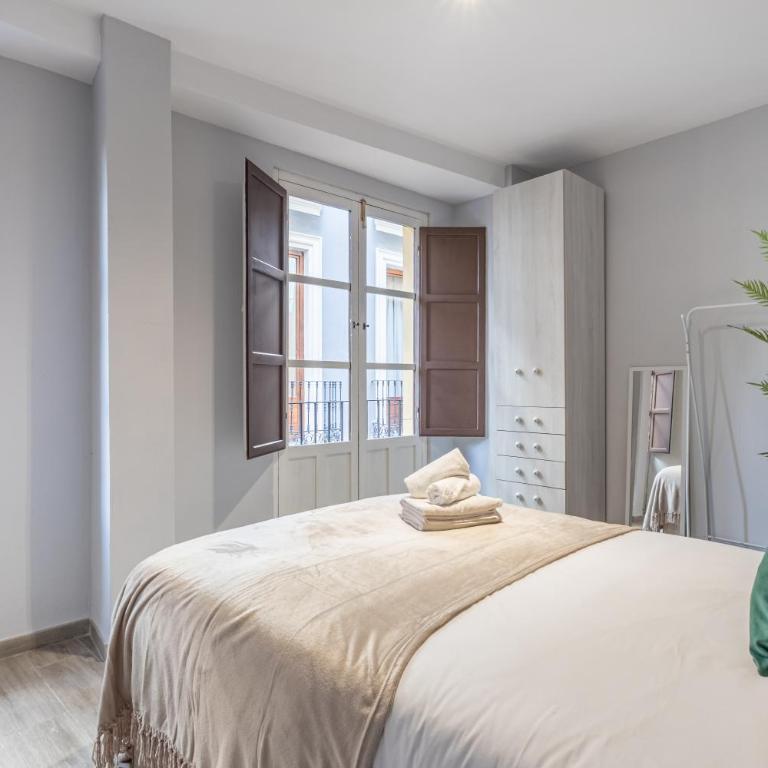 Apartamento de lujo junto a la Catedral - Three-Bedroom Apartment - 17