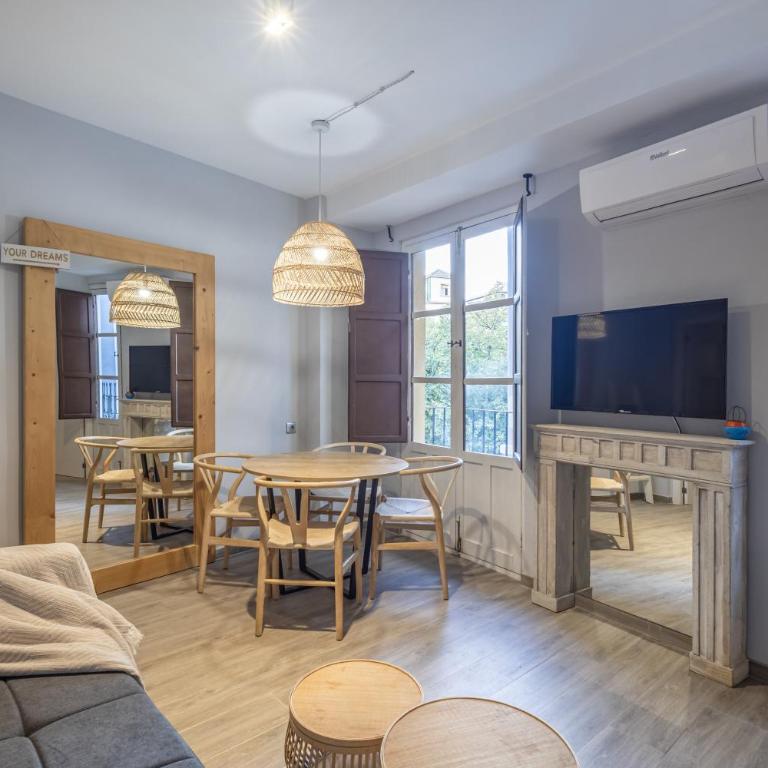 Apartamento de lujo junto a la Catedral - Three-Bedroom Apartment - 1