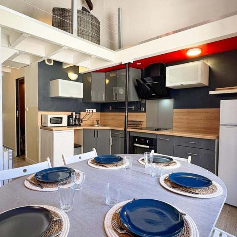 Vieljeux, atypique, central, 5 min du port - Apartment - 3