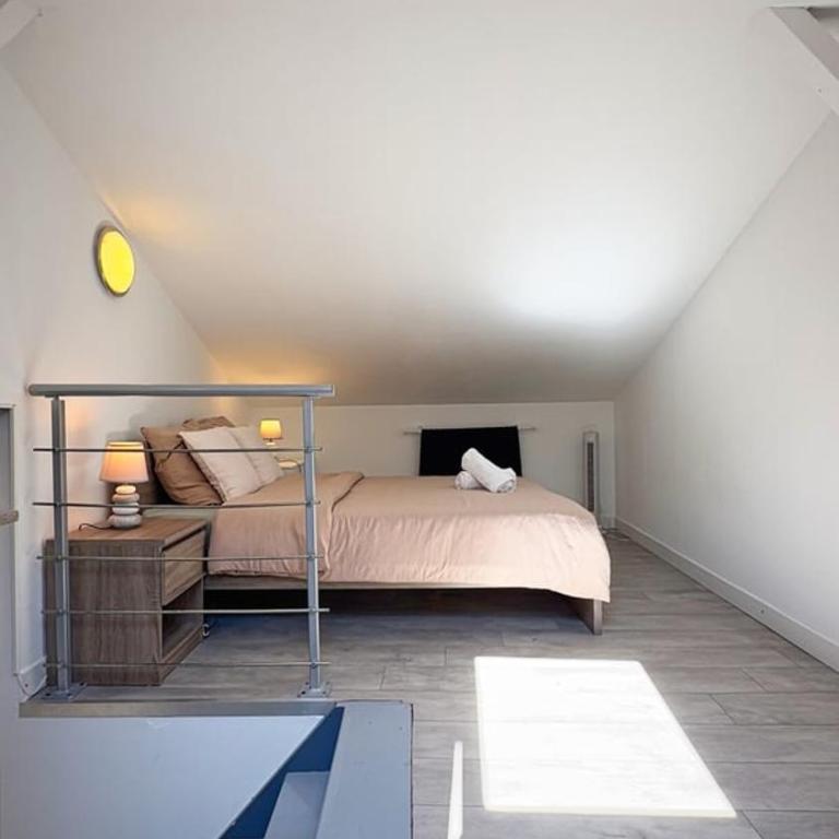 Vieljeux, atypique, central, 5 min du port - Apartment - 25