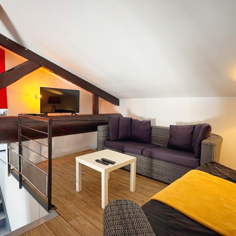 Vieljeux, atypique, central, 5 min du port - Apartment - 10