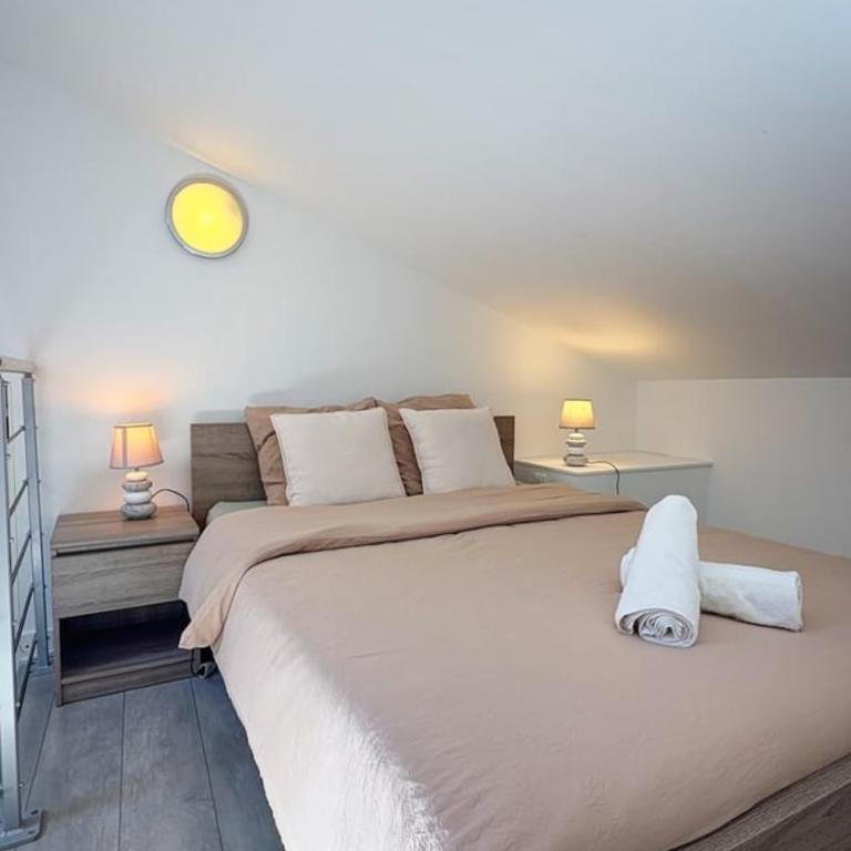 Vieljeux, atypique, central, 5 min du port - Apartment - 24